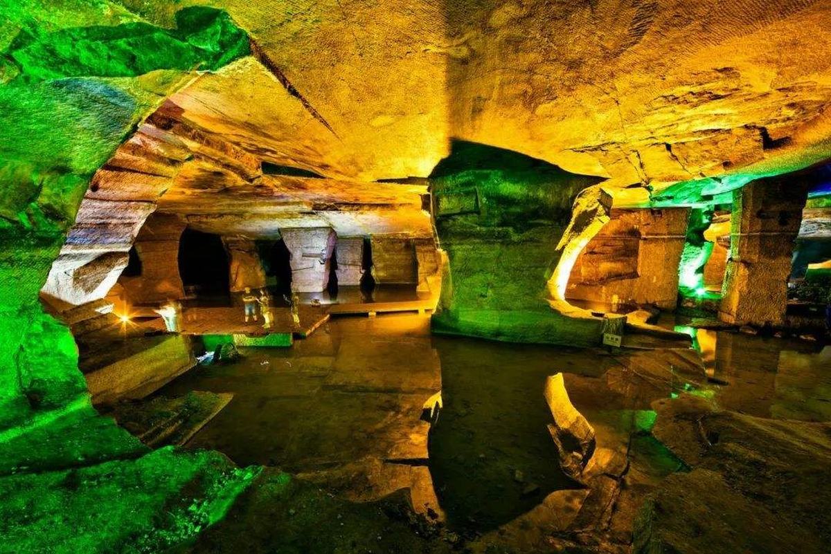 Huashan Mountain Mysterious Grottoes