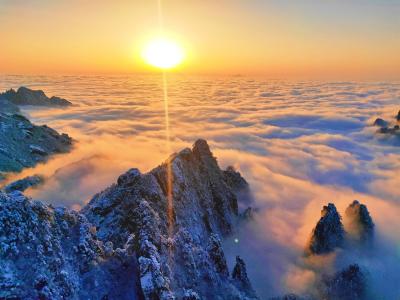 Sunset in Mount Huangshan
