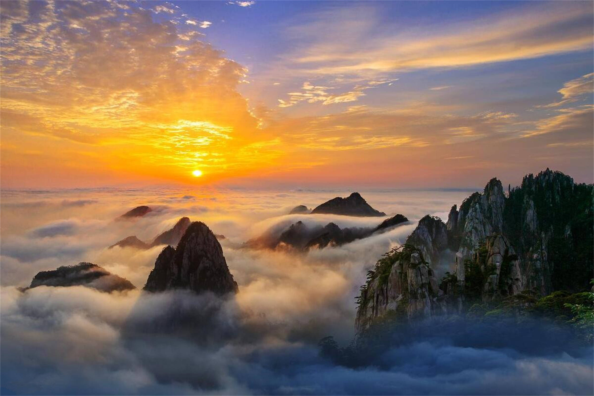 Sunset in Mount Huangshan