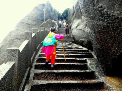 Hiking in Huangshan Mountain