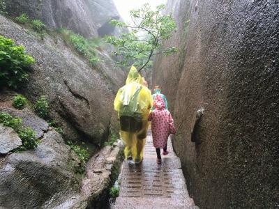 Hiking Huangshan 
