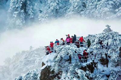 Huangshan Mountain Hiking in Winter