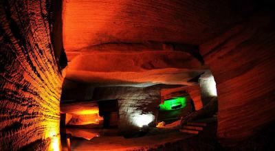 Huashan Mountain Mysterious Grottoes