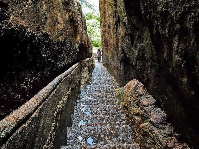 Narrow Cliff