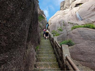 Yellow Mountain Narrow Cliff