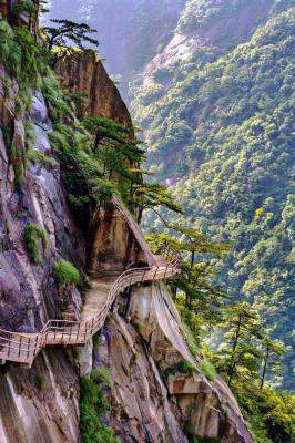 Paths in Mount Huangshan