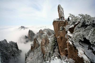 Rock Flying From Afar - Huangshan Mountains