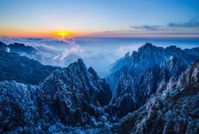 Sunrise in Mt. Huangshan