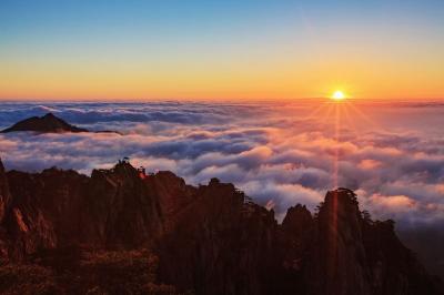 Sunrise in Mount Huangshan