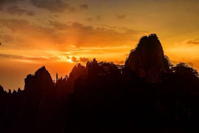 Huangshan Mountain Sunrise 