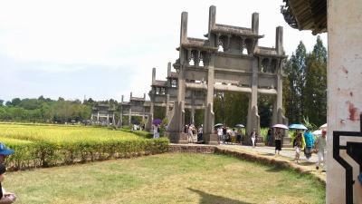 Tangyue Memorial Archways