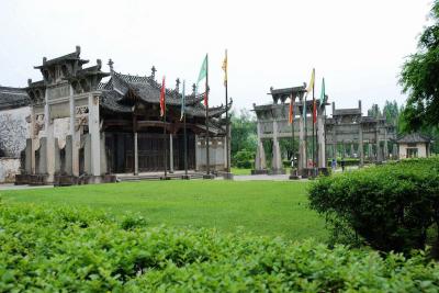 Tangyue Memorial Archways