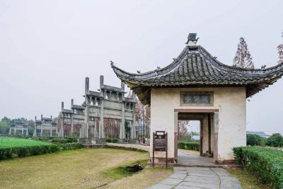 Tangyue Memorial Archways